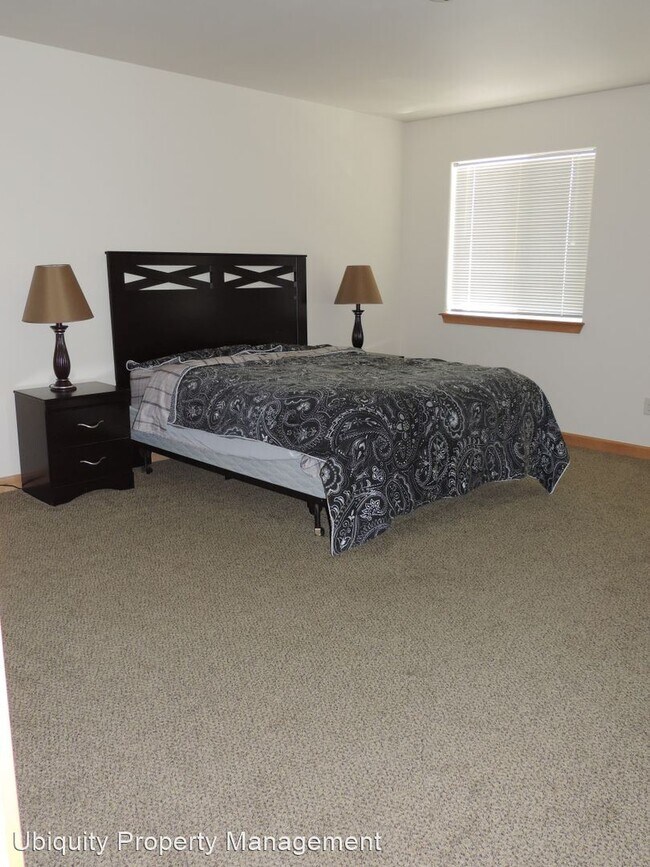 Building Photo - 3 br, 2.5 bath House - 814 Nighthawk Dr.