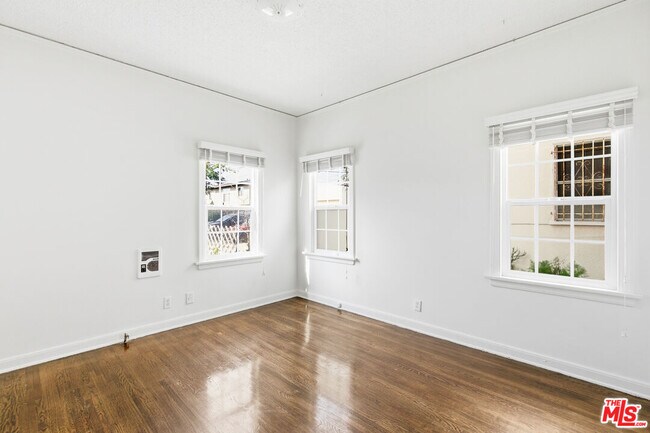 Building Photo - 1357 Cloverdale Ave