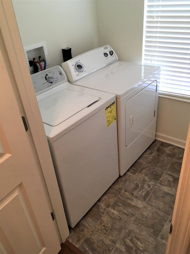 Building Photo - 133 Nottingham Dr