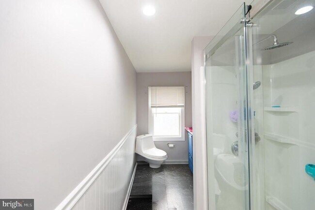 Building Photo - 113 Maple Ave