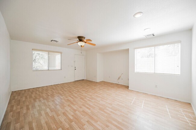 Building Photo - 3 Bedroom, 2.5 Bath Two-Story Home Located In The Charming Southwest Area!