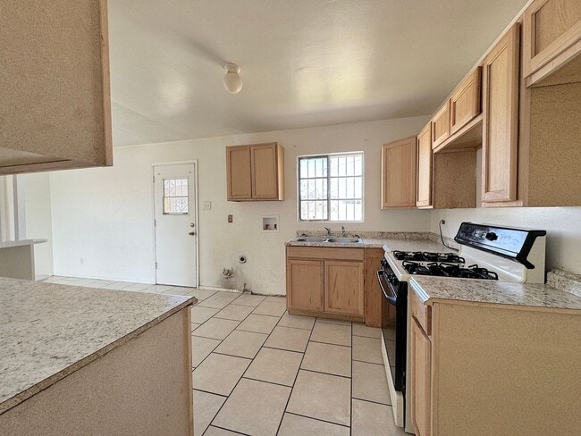 Building Photo - Northeast El Paso 3 Bed Refrig A/C