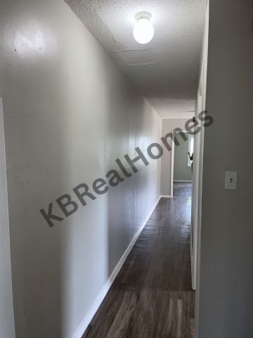 Building Photo - 6 E McKellar Ave