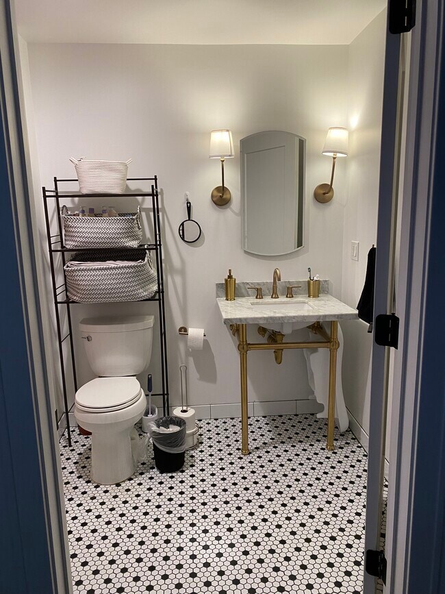 Building Photo - 136 Main St