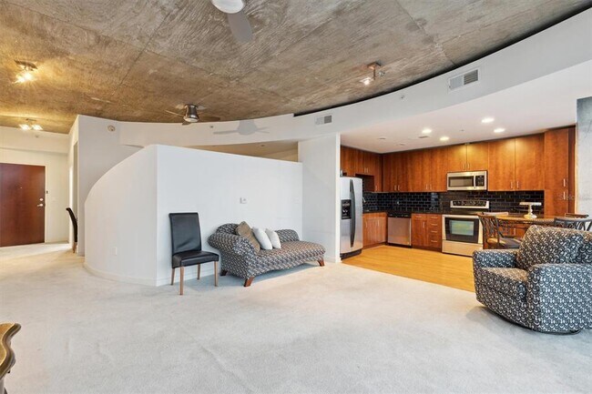 Building Photo - 155 S Court Ave