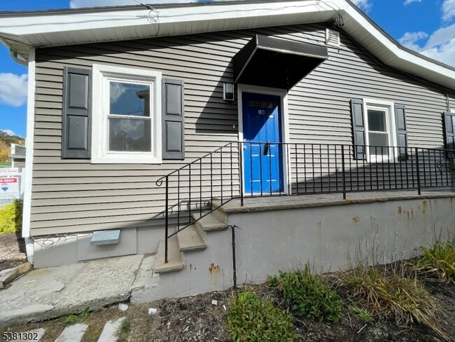 Building Photo - 31 Lakeside Blvd