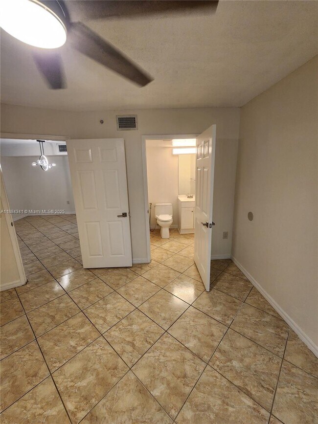 Building Photo - 2433 Centergate Dr
