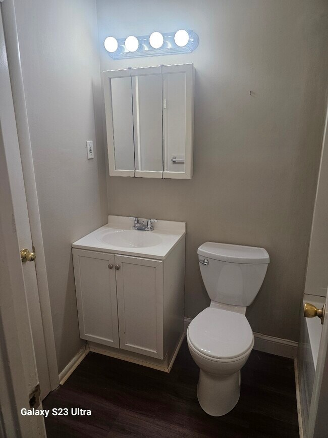 Building Photo - 3415 Emerald Dr