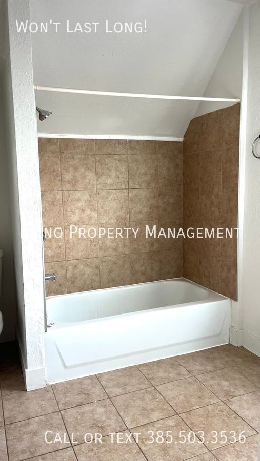 Building Photo - 807 20th St