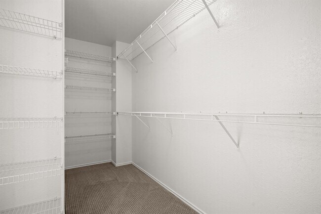 Building Photo - 17841 Park Valley Dr