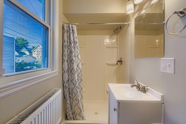 Building Photo - 2630 14th Ave S