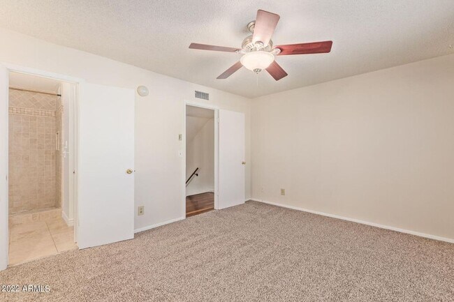 Building Photo - Great Location in Scottsdale!  2 bedroom, 1.5 bath, community pool