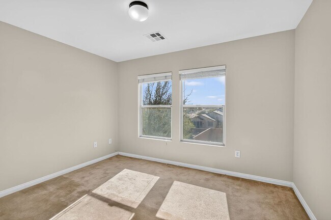 Building Photo - AMAZING MOVE-IN READY 4-BEDROOM + LOFT HOME IN ALIANTE!