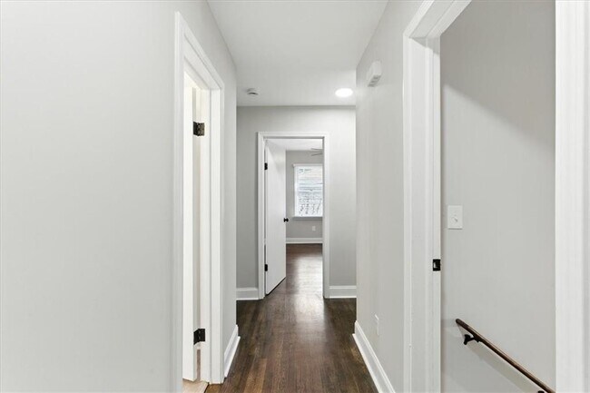 Building Photo - 893 Woodmere Dr NW