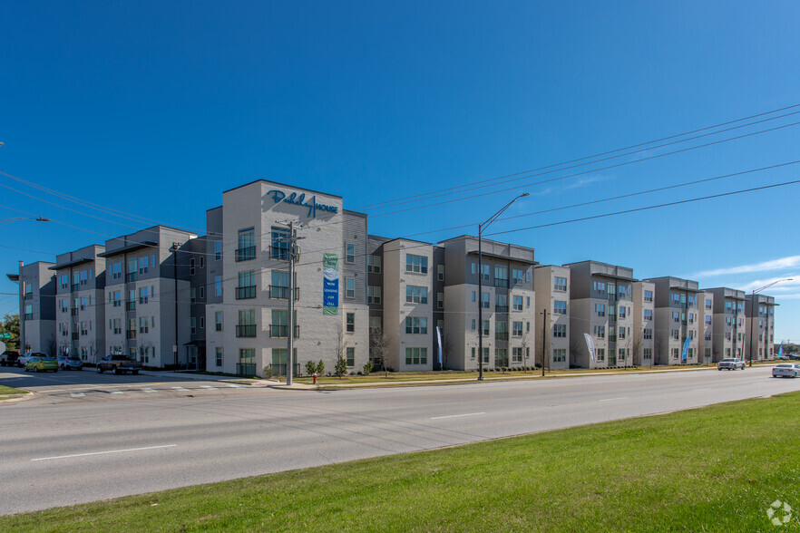 Primary Photo - Berkeley House | Student Housing