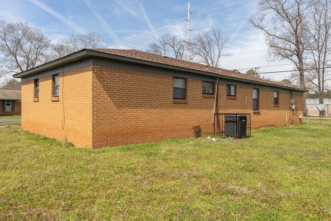 Building Photo - Hot Listing in Athens – 4 Beds, Granite Counters & More!