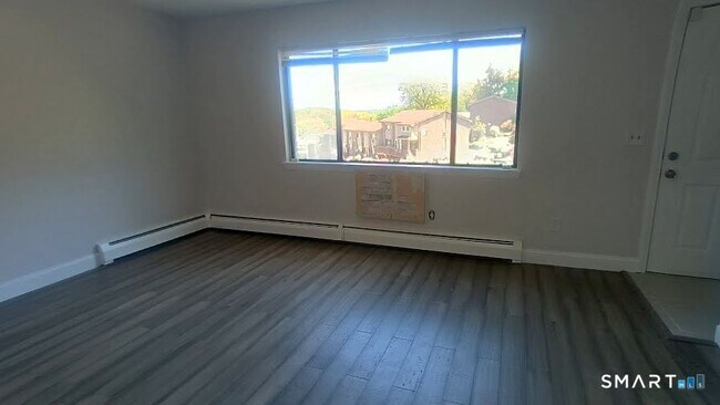 Building Photo - 244 Oakville Ave