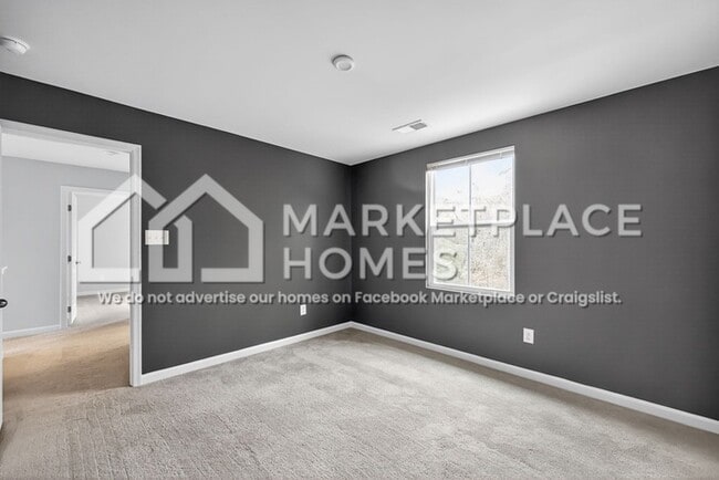 Building Photo - 807 Sun Vly Wy