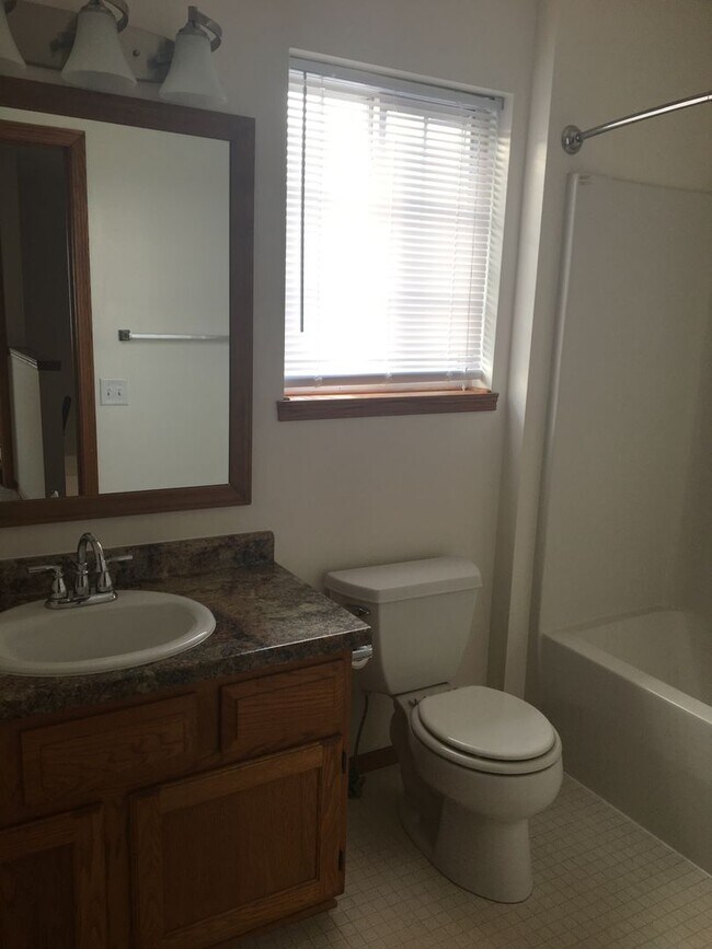 Building Photo - 1405 Glacier Hill Dr