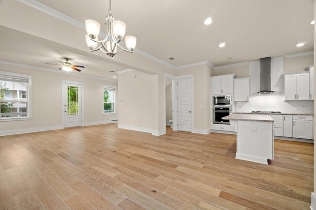 Building Photo - 99 Grande Pointe Cir