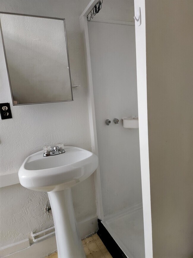 Building Photo - 14 Preston St