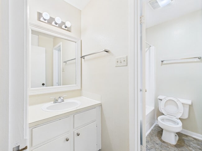 Building Photo - 700 San Pedro Dr