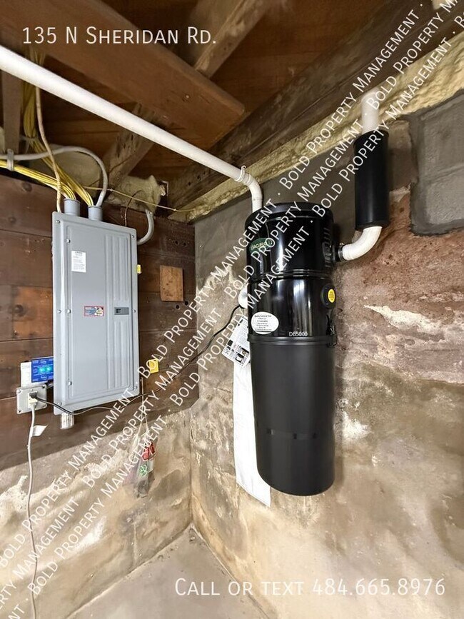 Building Photo - 135 N Sheridan Rd