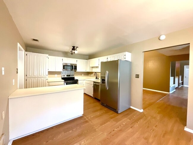 Building Photo - 7326 Putter Ln