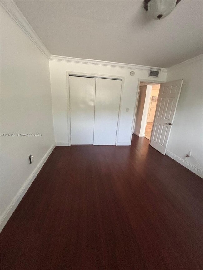 Building Photo - 520 NE 38th St