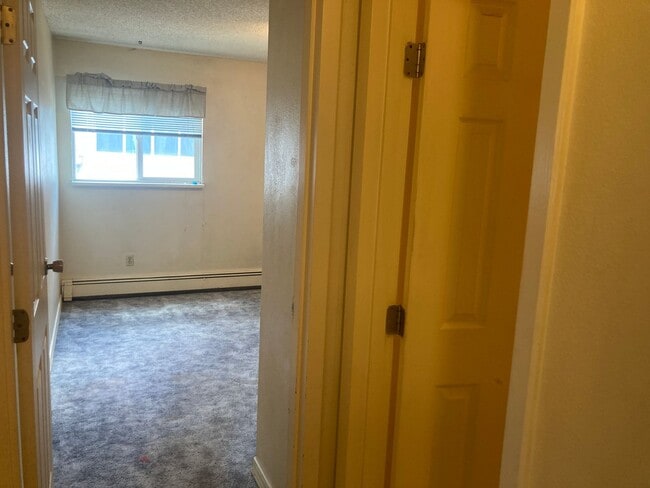 Building Photo - 2 Bed / 1 Bath – Terrace Gardens Condominiums