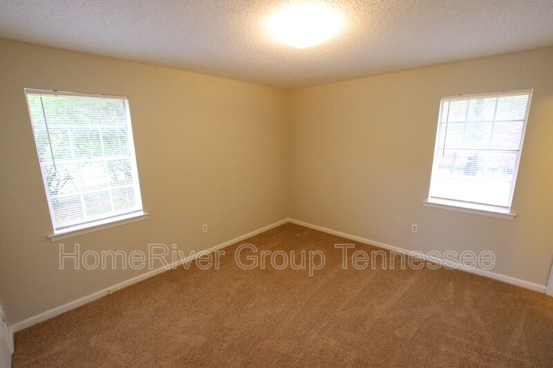 Building Photo - 4614 Pembine Dr
