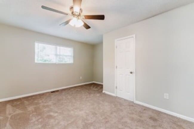 Building Photo - Renovated ~ 2 bedroom / 1.5 Townhome in We...