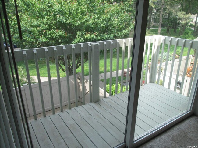 Building Photo - 229 Springmeadow Dr