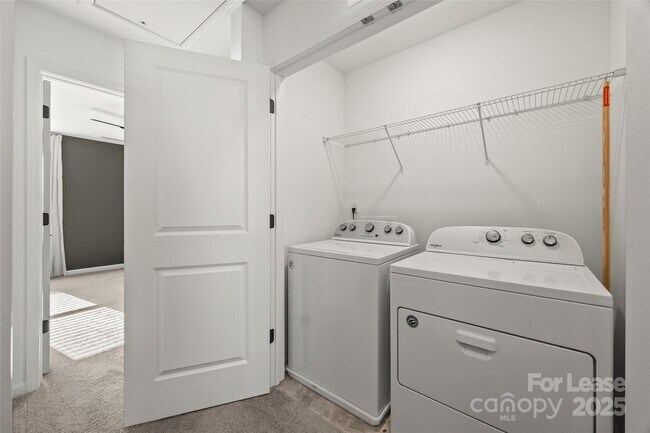 Building Photo - 15018 Scoter St