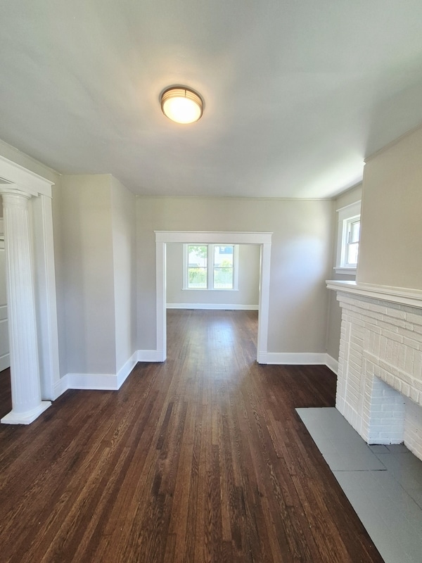 Building Photo - 2113 Barton Ave
