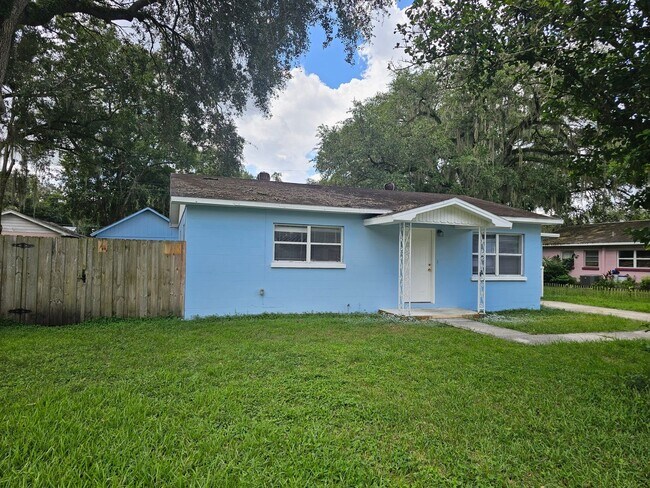 Building Photo - Charming 3-Bedroom, 2-Bath Home with Bonus Room and Detached Garage in Lakeland!!