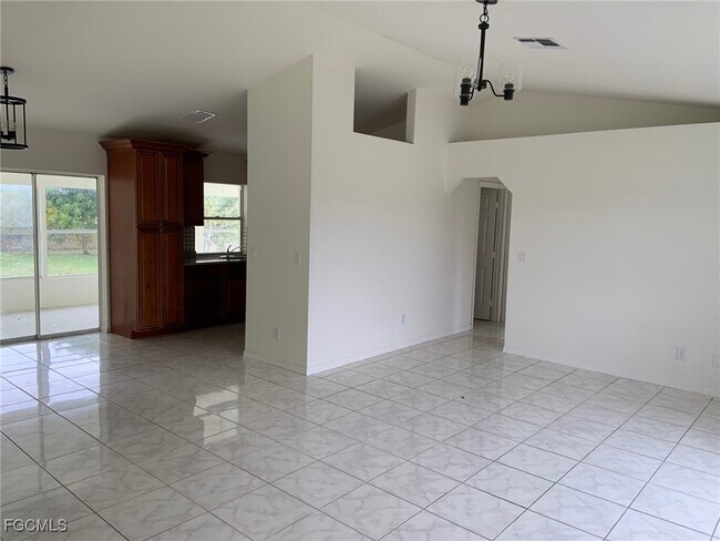 Building Photo - 1115 SW 6th Ct