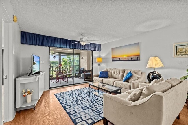 Building Photo - 1942 Golf View Dr