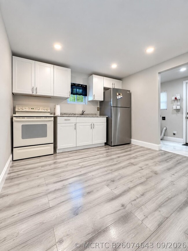 Building Photo - 1028 18th St
