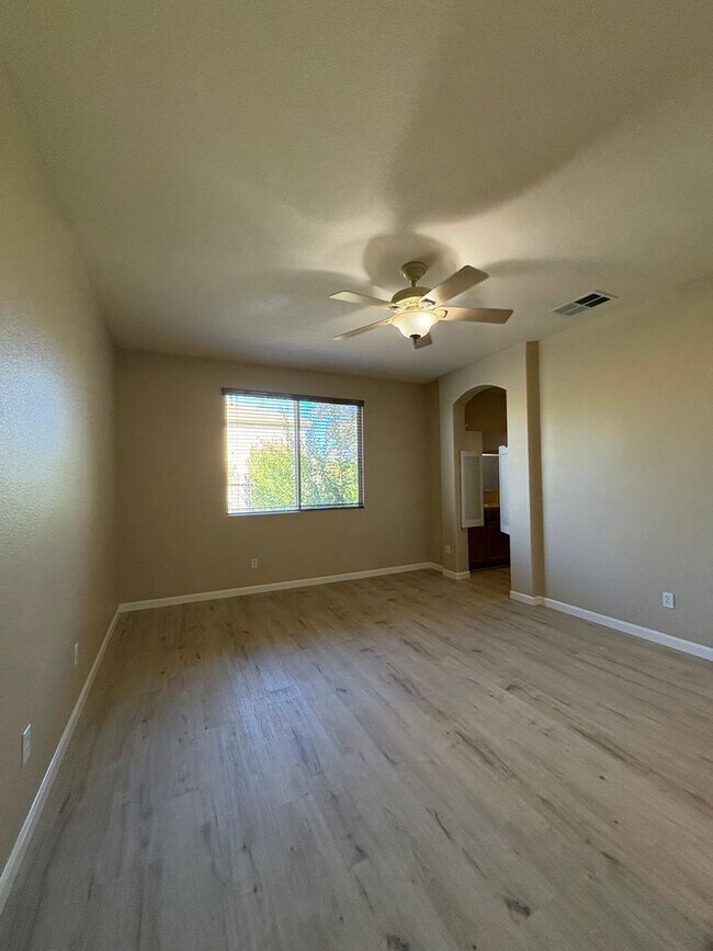 Building Photo - 684 Whitfield Ln