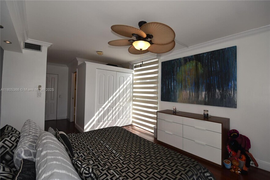 Building Photo - 3731 N Country Club Dr