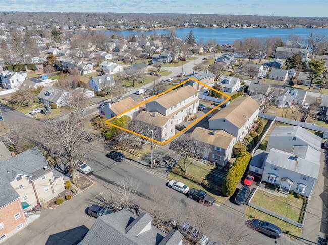 Building Photo - 73 Dora St