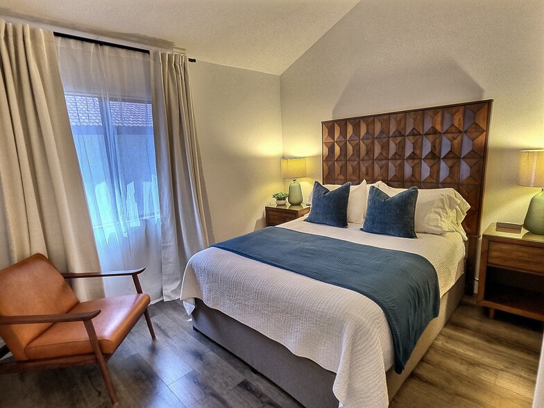 Guest Bedroom: Queen bed - 28021 Sarabande Ln