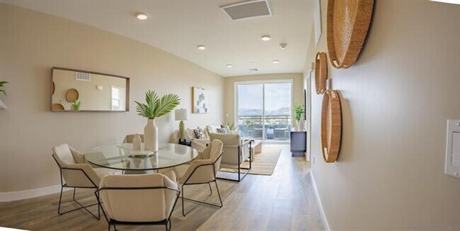 Building Photo - 2 bedroom 2 bath for rent in Escondido.