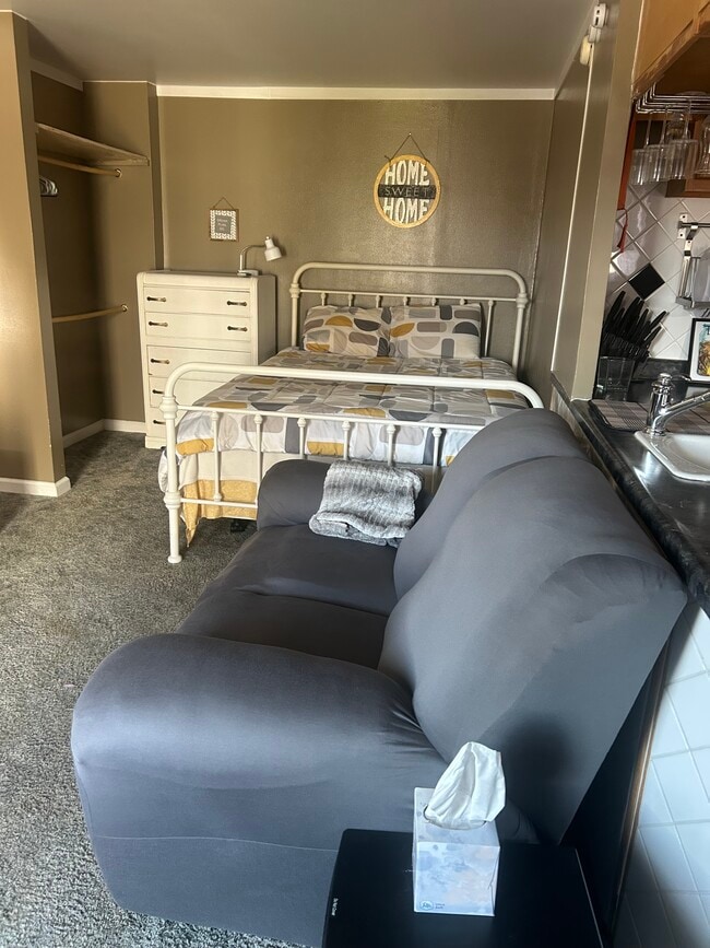 Building Photo - 815 Cedar St