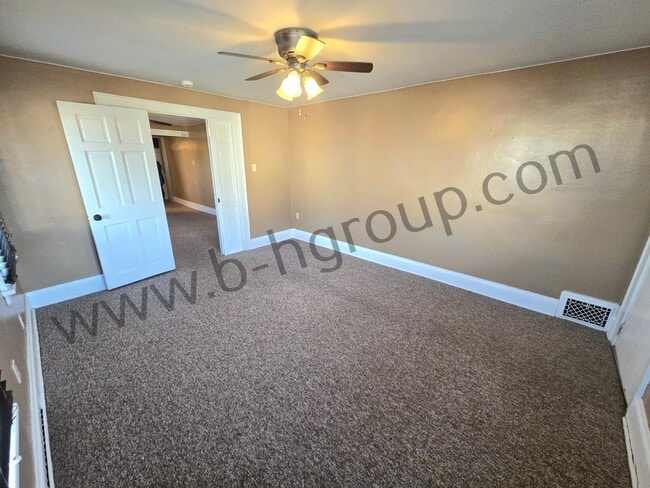 Building Photo - 405 61st St