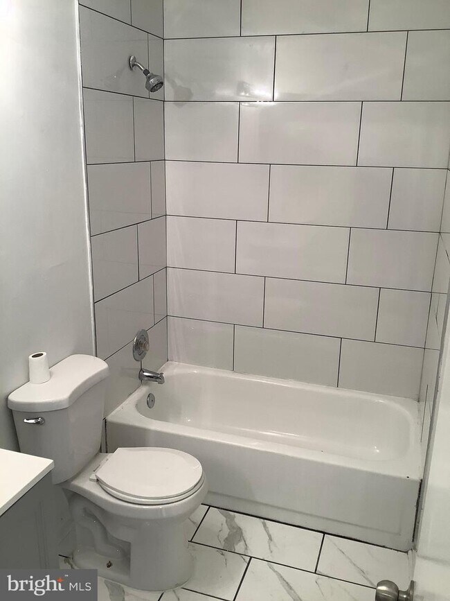 Building Photo - 12 Normandy Square Ct