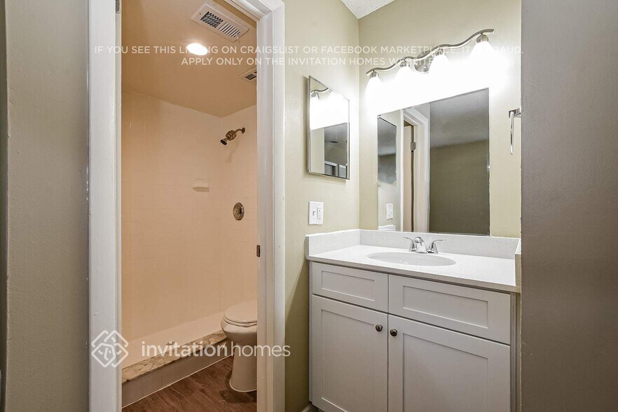 Building Photo - 409 S Hawthorn Cir