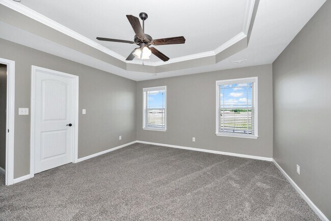 Building Photo - Fresh Paint & New Carpet! 4BR with Fenced Yard