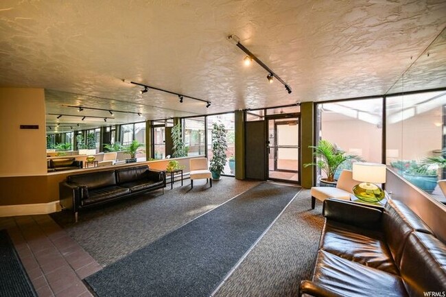 Building Photo - Modern Downtown Condo at Arlington Place